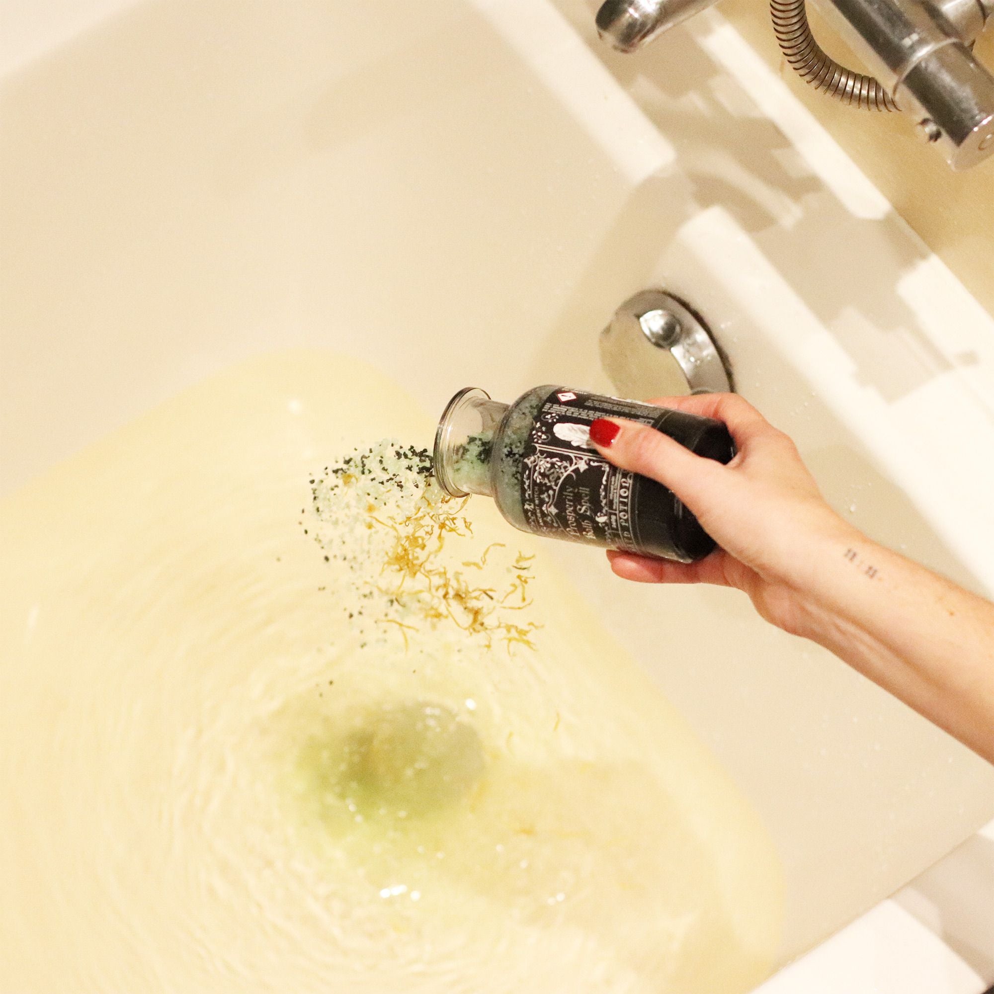 💸 Pozione Rituale da Bagno della Strega Antica ✦ Prosperità