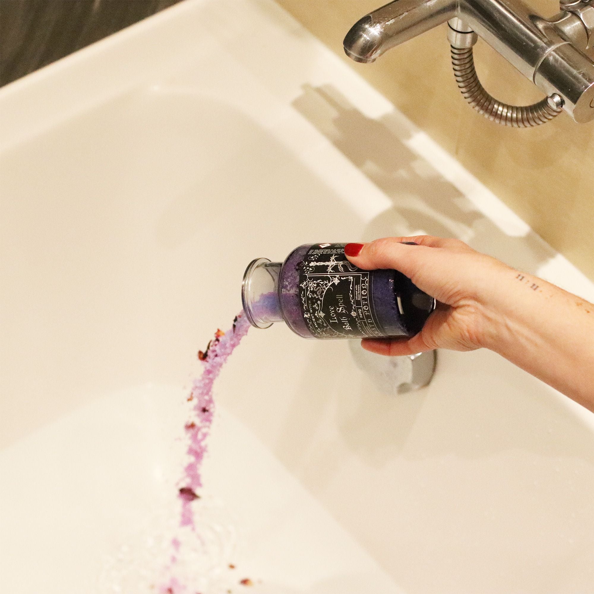 💗 Pozione Rituale da Bagno della Strega Antica ✦ Amore