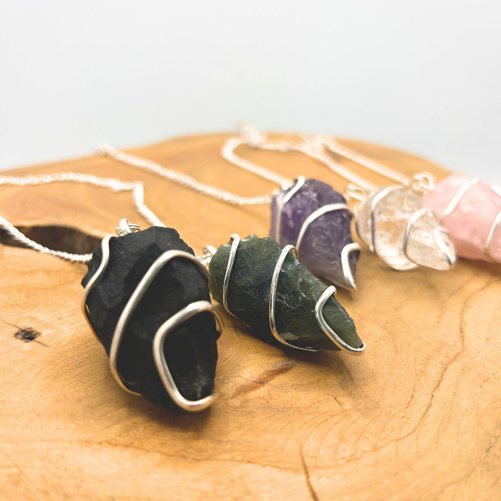 🤍 Pendolo di Pietra Grezza – Quarzo Ialino “L’Oracolo di Selene” 🌙